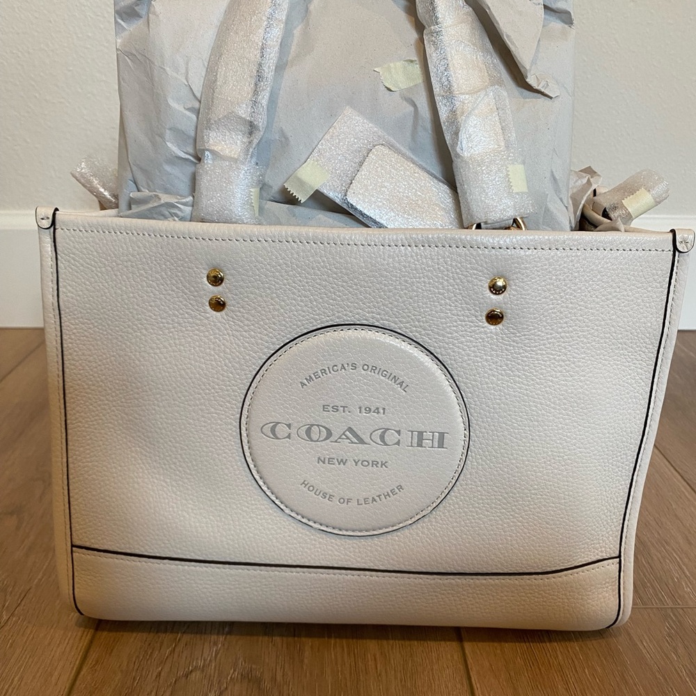 DEMPSEY CARRYALL WITH PATCH (COACH C2004)
IM/CHALK
COACH STYLE # C2004